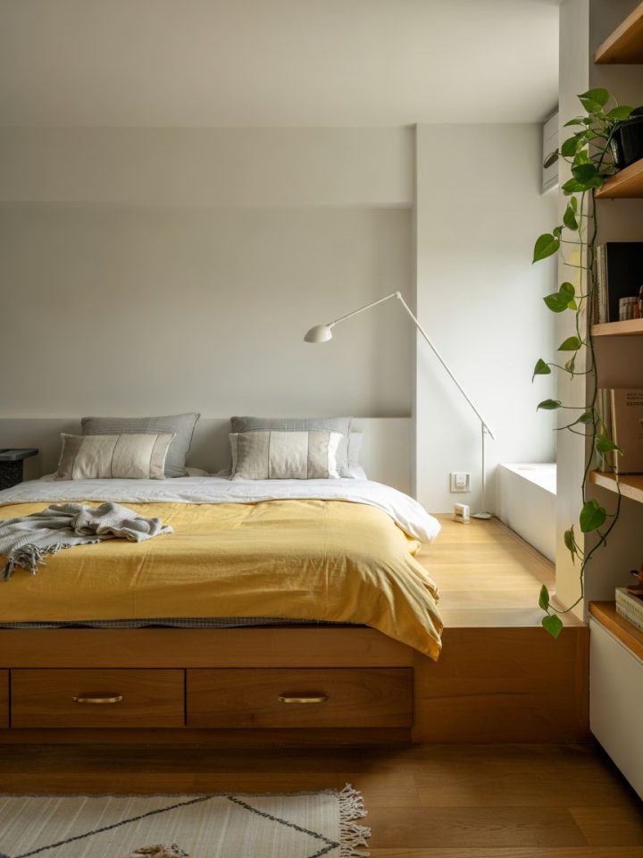 Scandinavian Bedroom Design: Cozy Minimalist Studio with Yellow Bedding