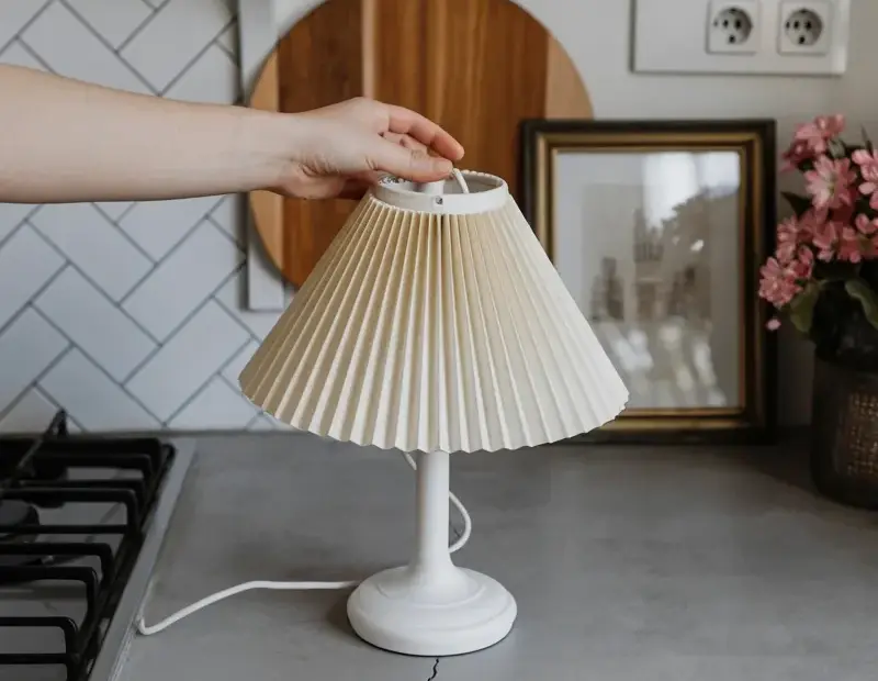 Table Lamp Adjustment Tip for Cozy Kitchen Counter Lighting in Seconds